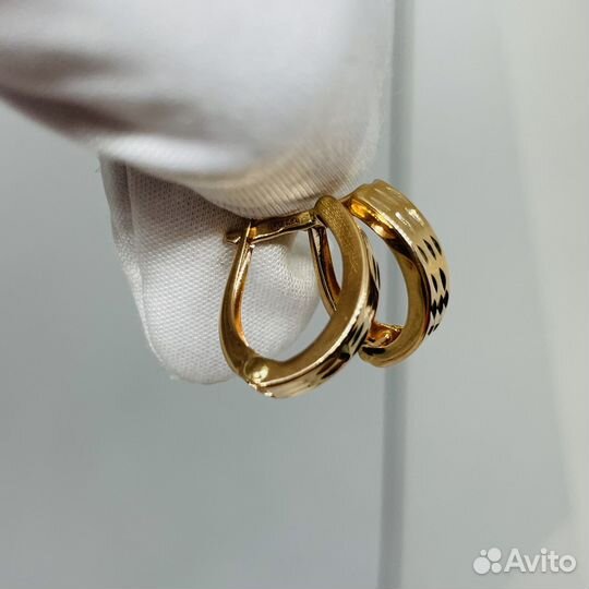 Золотые серьги