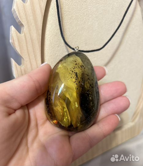 Кулон янтарь