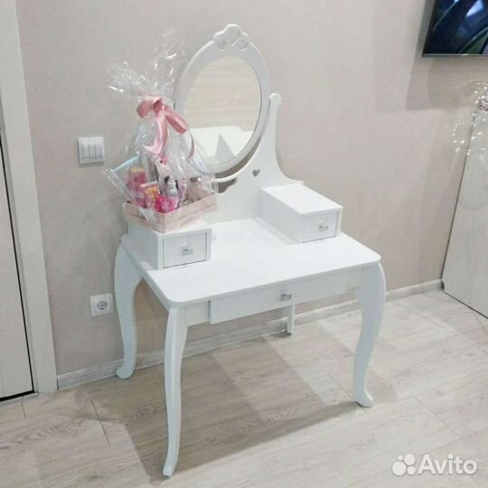 Туалетный столик
