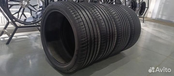 Michelin Pilot Sport PS4 SUV 295/35 R21 и 265/40 R21 107Y