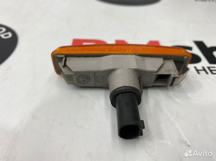 Поворотник в крыле Bmw 525I E39 M54B25TU 2002