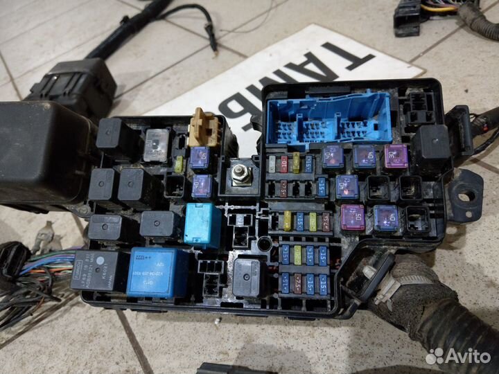 Блок предохранителей под капот мазда 3 BL 2012 год