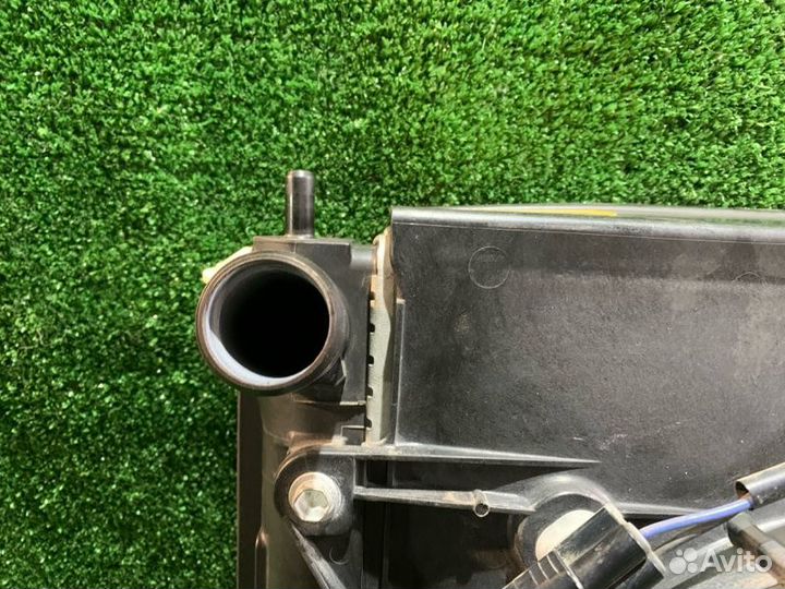 Радиатор охлаждения двигателя Toyota Wish ZNE14