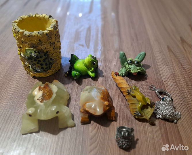 Статуэтка лягушка