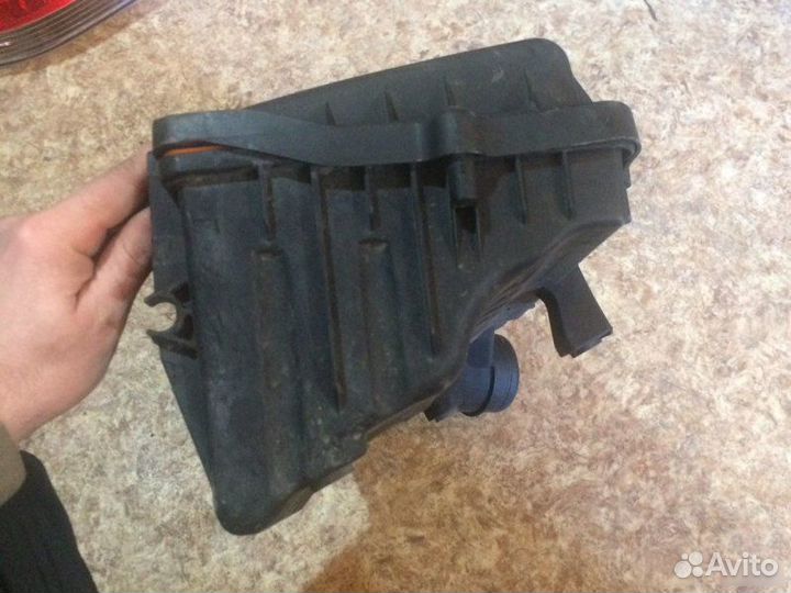 Корпус воздушного фильтра Audi