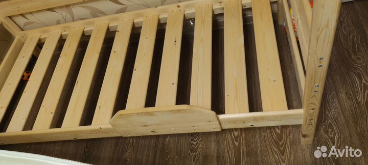 Кроватка домик из натурального дерева детская