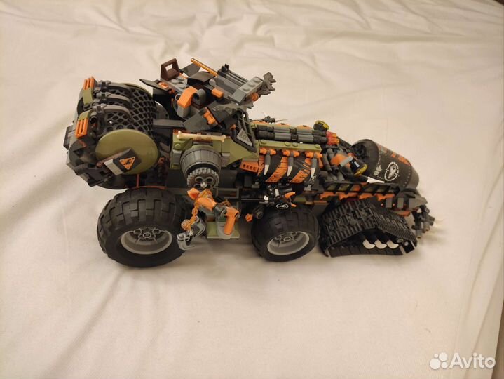 Собранная модель Lego