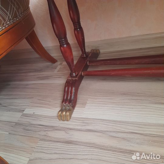 Столик журнальный