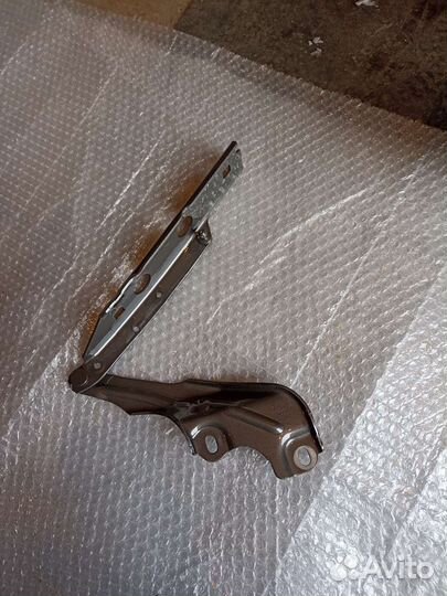 Петля капота левая Audi A6