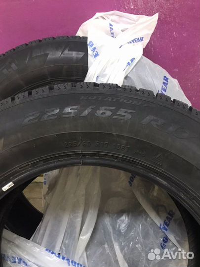Pirelli Ice Zero 2.25/65 R17
