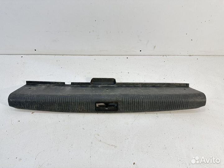 Hyundai accent накладка замка багажника