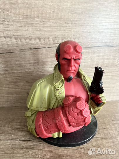 Фигурка Хелбой
