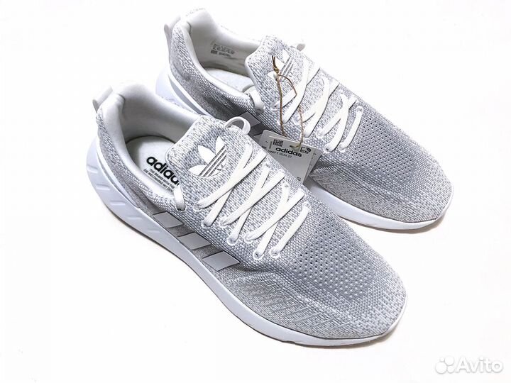 Светлые кроссовки adidas Swift Run 22 GZ3499