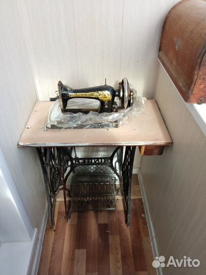 Швейная машинка Зингер