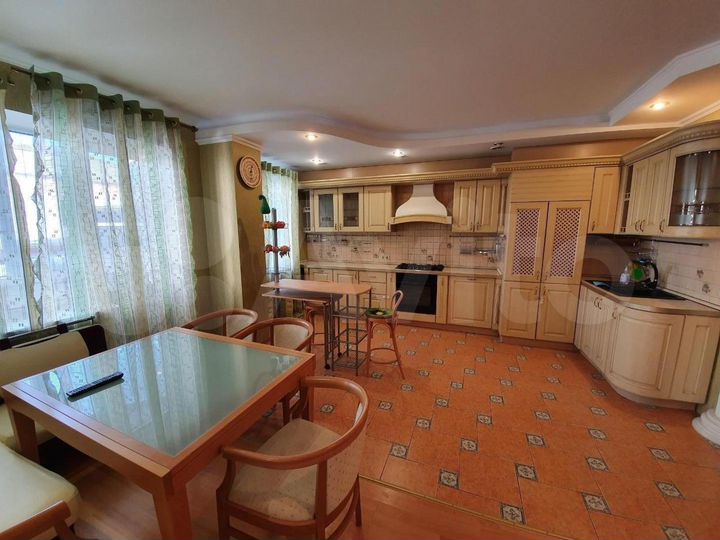2-к. квартира, 98 м², 2/4 эт.