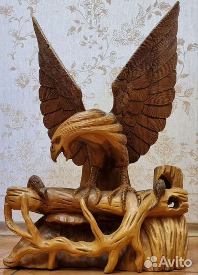 Орел. Большой. Резьба по дереву. США