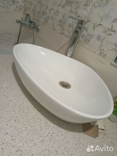 Раковина в ванную накладная