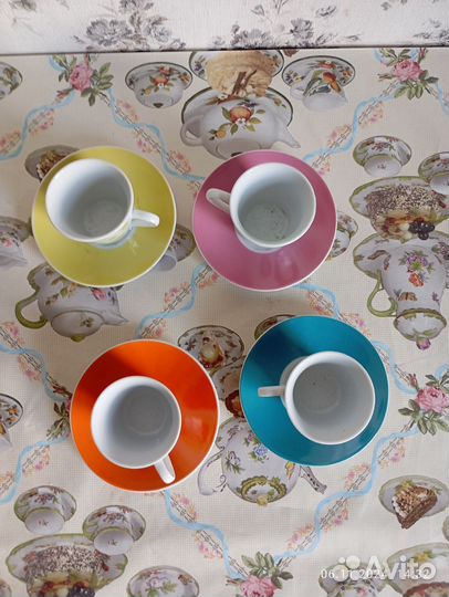 Набор чашек с блюдцами