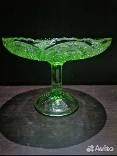 Старинная посуда из цветного стекла