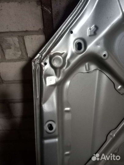 Капот на toyota avensis 250