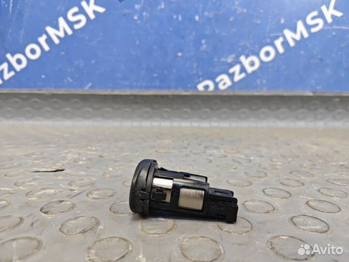 Прикуриватель Nissan Terrano