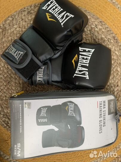 Боксерские перчатки