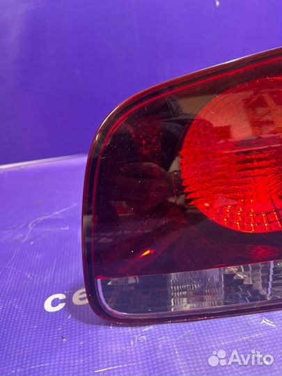 Фонарь в крышку багажника правый Volkswagen