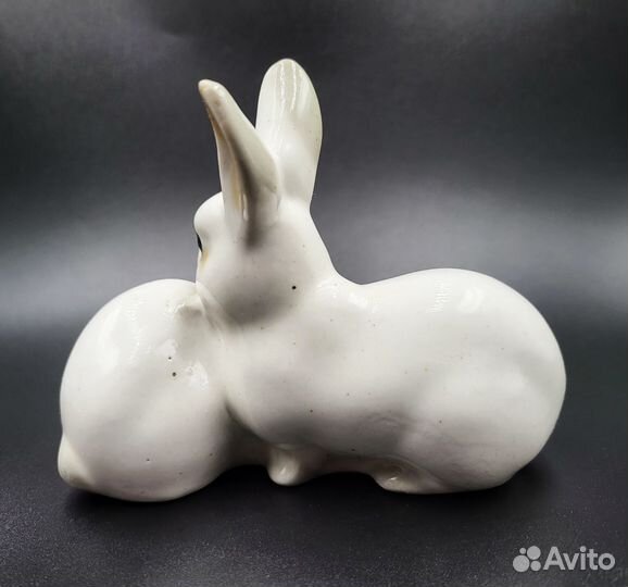 Фарфоровая статуэтка Зайчики Артель Прогресс 1950е