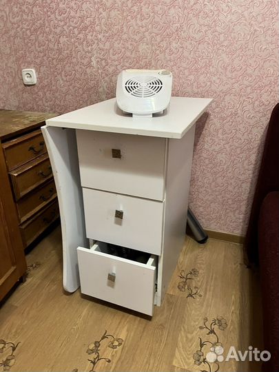 Стол маникюрный