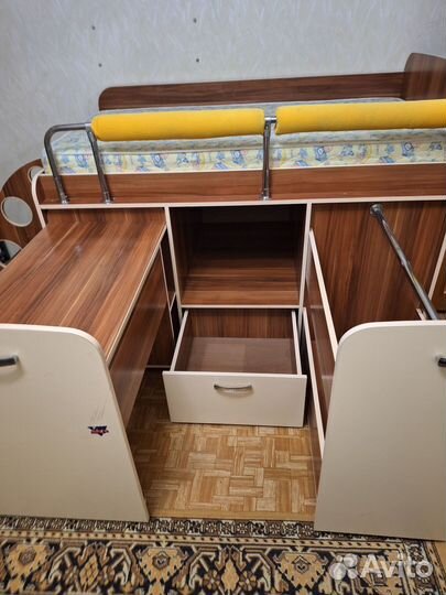 Продам детскую кровать бу