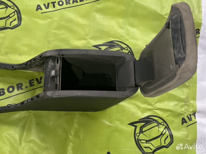 Подлокотник Renault Megane 2