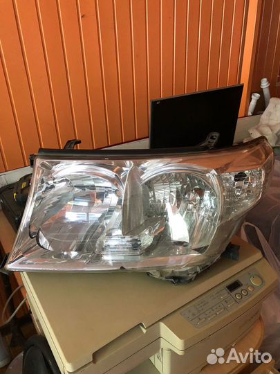 Фара toyota land cruiser 200 2008 г.в. оригинал
