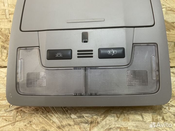 Плафон освещения передний Toyota Camry 50