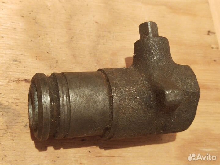 Цилиндр сцепления, запчасть на Москвич