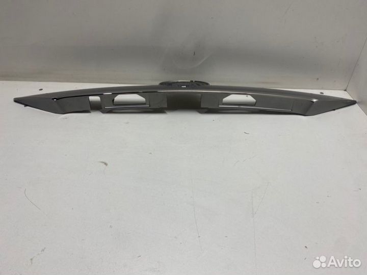Молдинг багажника задний Toyota Camry V50