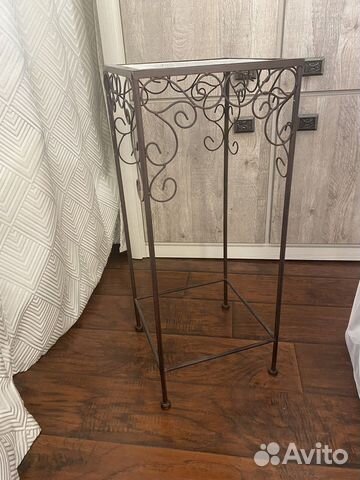 Подставка под цветы металлическая