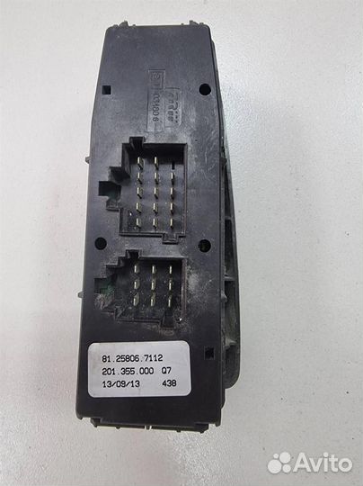 Блок управления стеклоподъемниом двери RH MAN 812