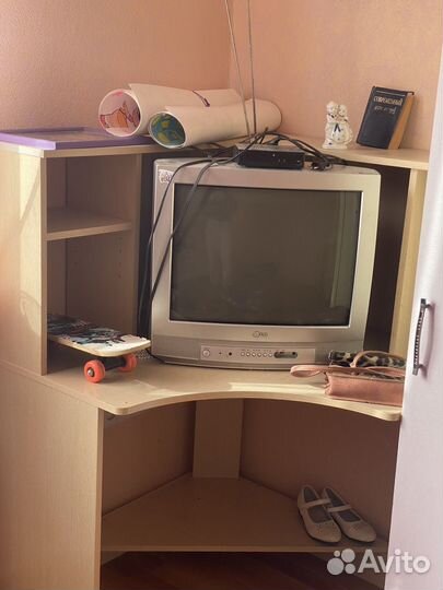 Компьютерный угловой стол