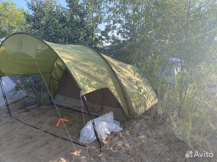 Палатка Quechua четырехместная