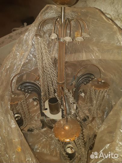 Люстра очень старая