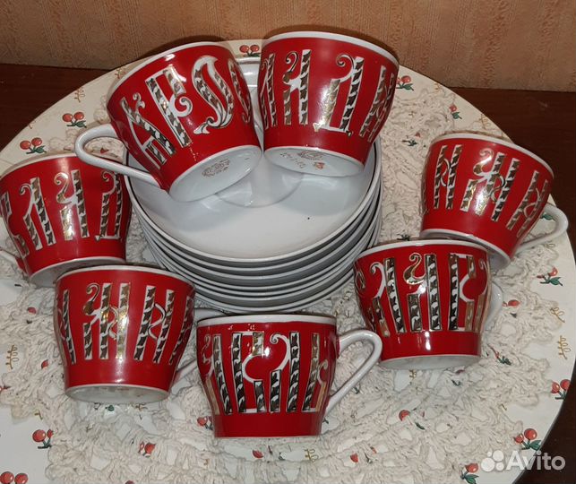 Заварочные чайники,сахарницы и чашки