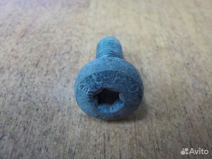 805979 Крестовой винт M8x1.25x20 Scania