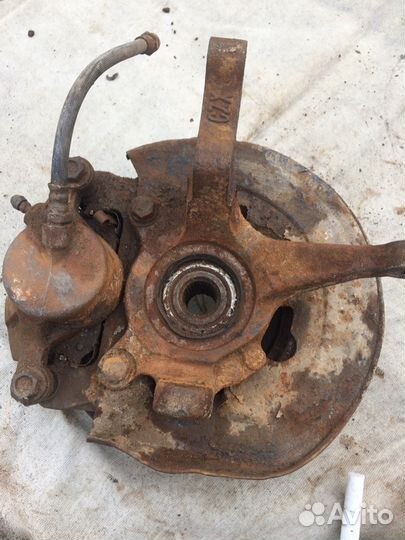 Правый поворотный кулак Mitsubishi RVR