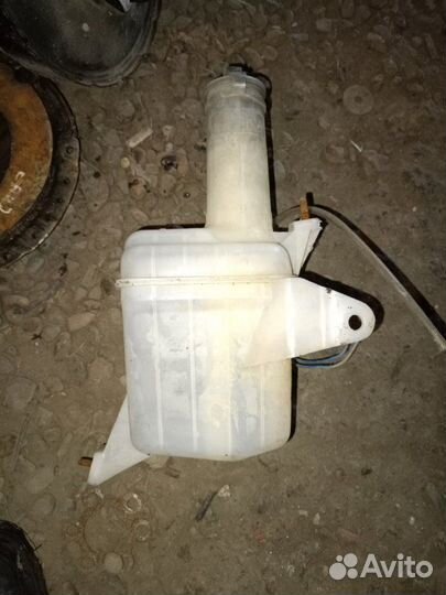 Бачок стеклоомывателя Toyota Corolla AE90