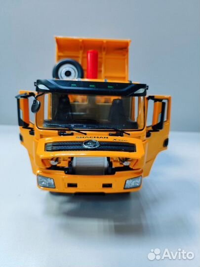 Модель Shacman 1:24