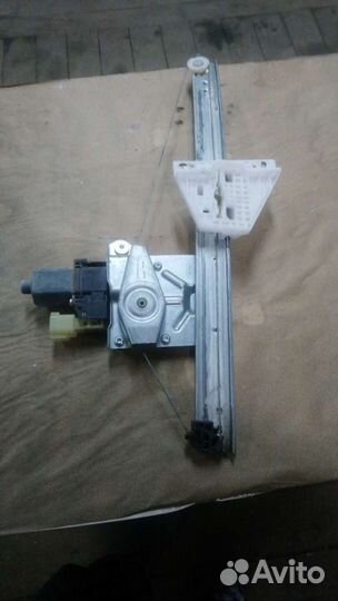 Стекло подъёмник Ford Kuga