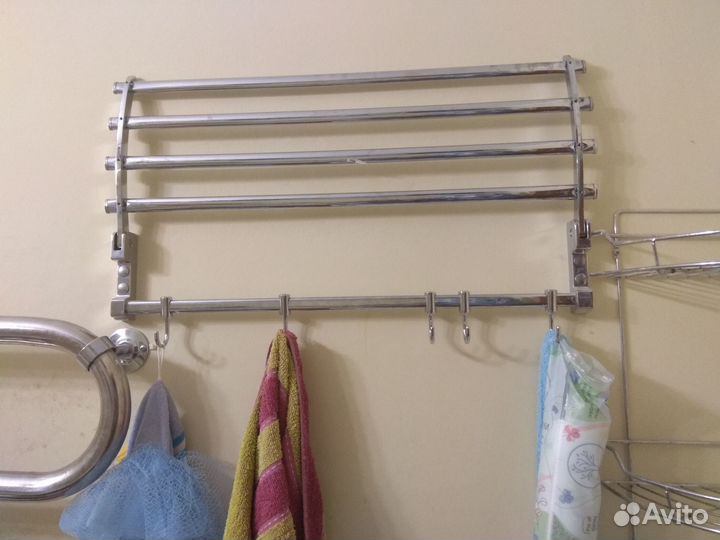 Откидная полка с крючками