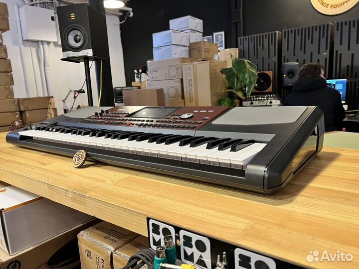 Синтезатор Korg PA700 Professional Arran в Наличии