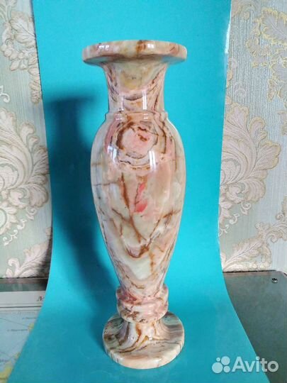 Ваза из оникса