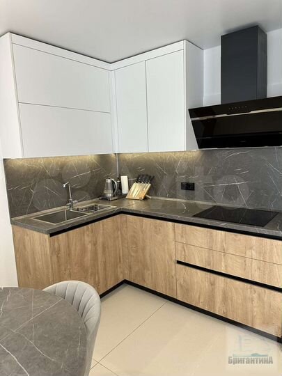 2-к. квартира, 80 м², 13/23 эт.